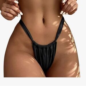 NWT Shade & Shore Ultra High Cut, Ultra Cheeky Black Bikini. Size medium, 8/10